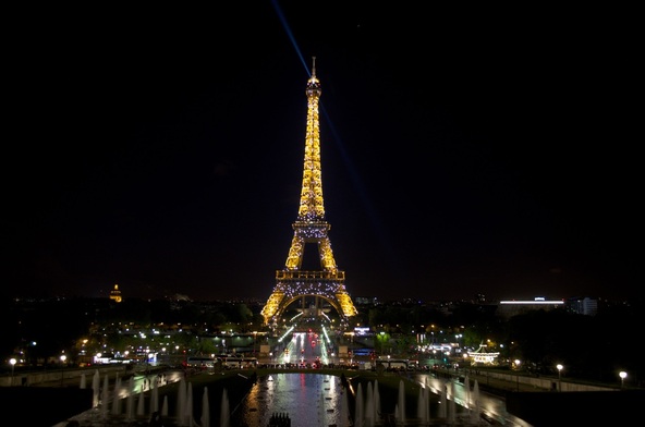 Eiffel Tower evening light show paris